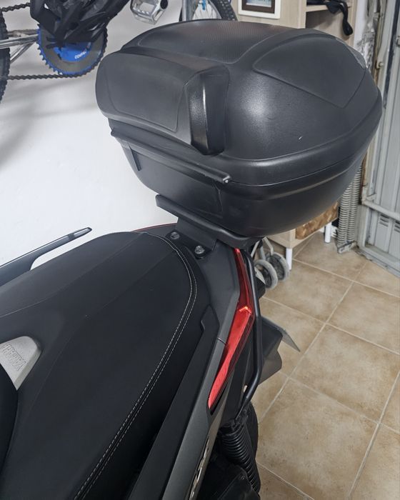 Top Case Givi c/ encosto e base e suporte para xmax