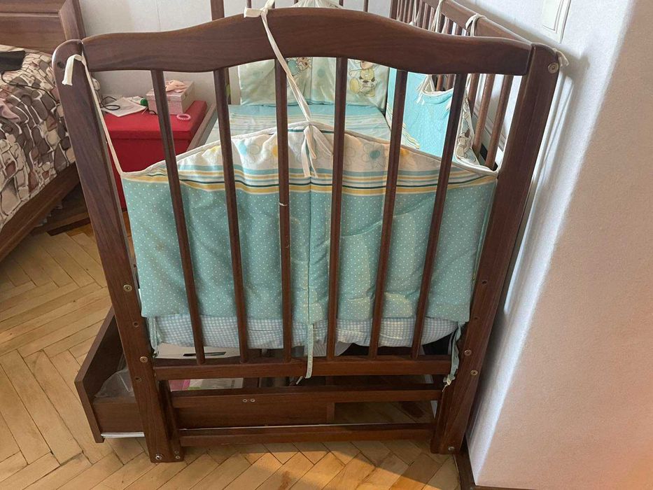 Дитяче ліжечко з матрацом постіллю і шухлядою