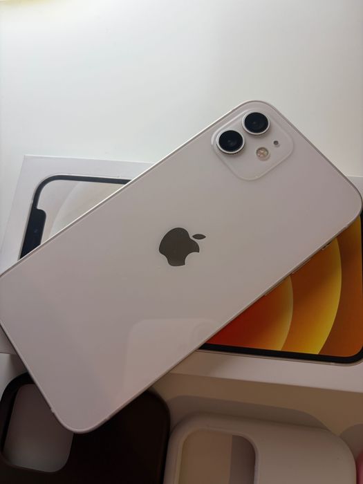 iPhone 12 + 4x etui gratis