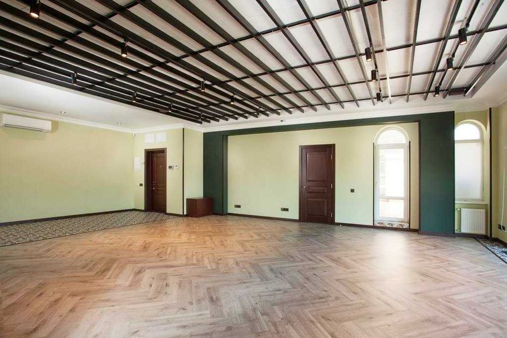 Красивый офис в центре, 140 м2. Новый дом. Терраса.