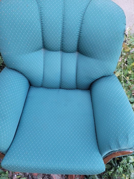 Sofa verde resistente