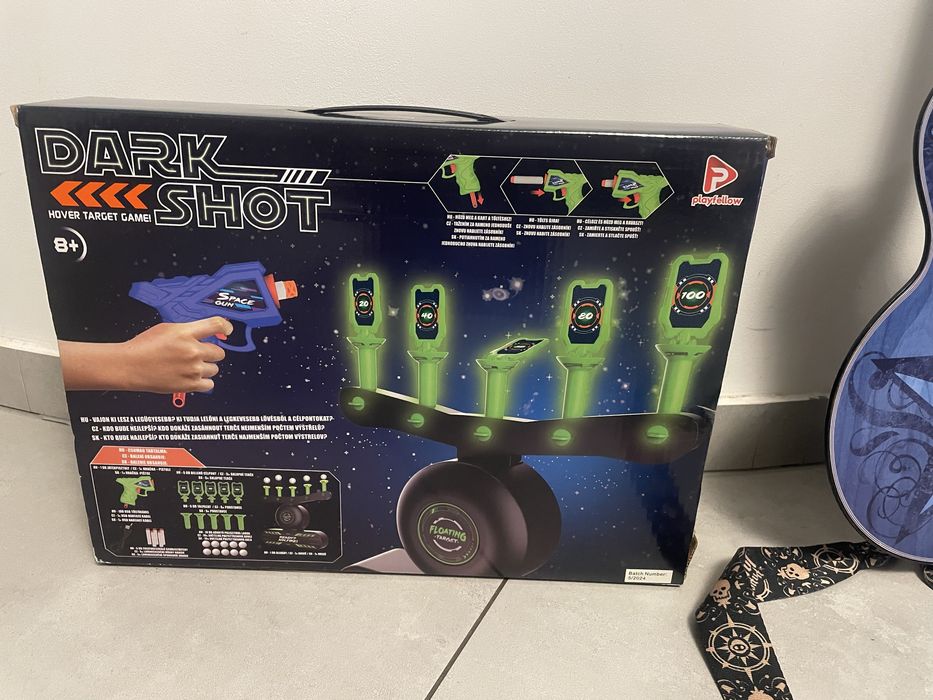 Gra zręcznościowa strzelanie do celu latające piłki  pistolet gitara