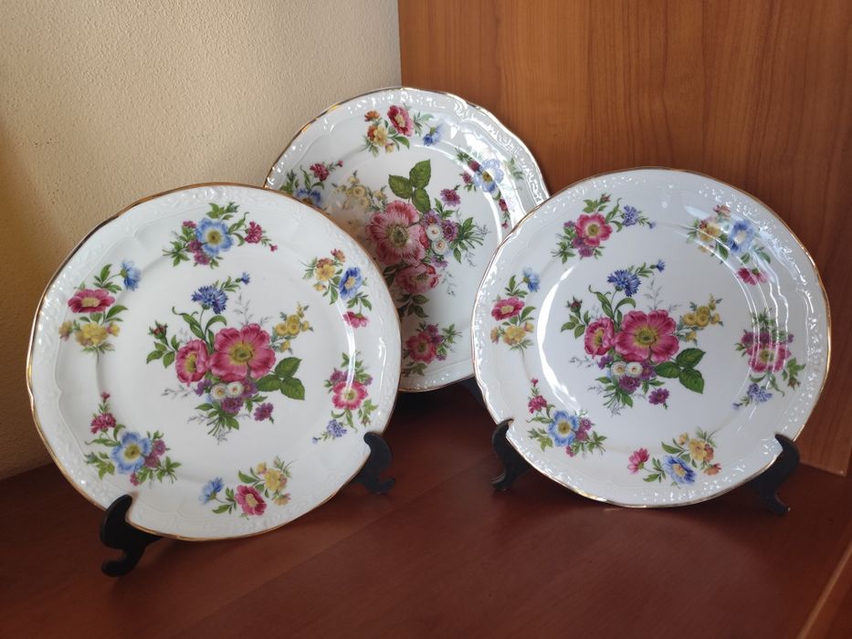Pratos decorativos em porcelana da marca Disfer