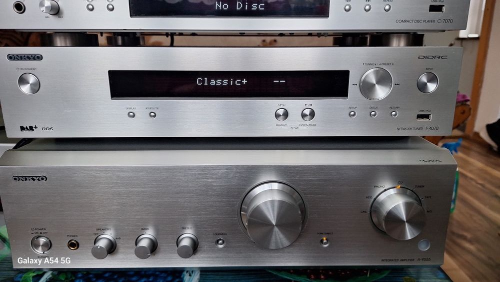 Duża wieża ffirmy Onkyo