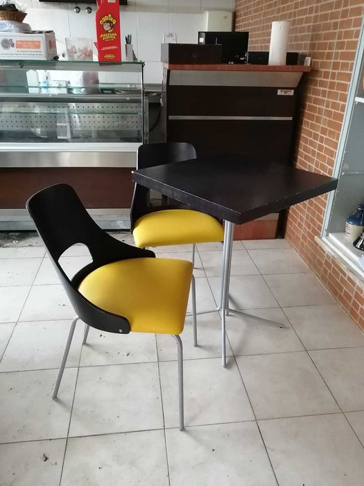 Conjunto Mesas e cadeiras