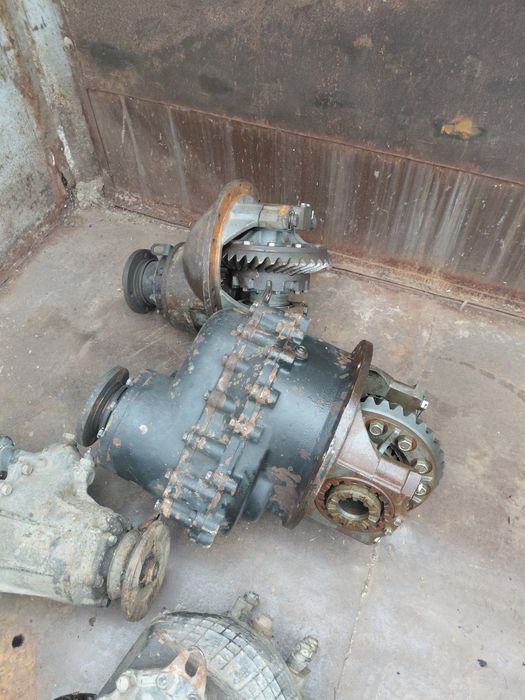 Продам редуктора камаз 6520 средний и задний, 35×21 пара.
