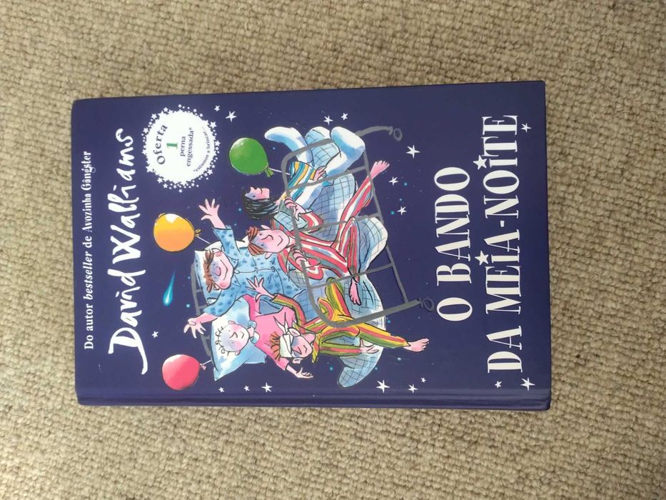 Livros:Avozinha gângster;Nome de código bananas;O bando da meia noite.