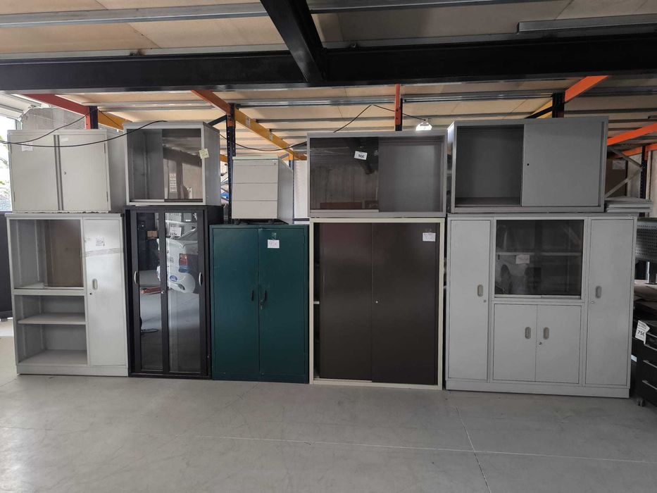 Secretária em L com 1.60x1.60 cinza usada