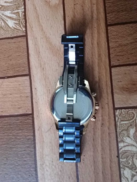 Lige годинник з коробкою