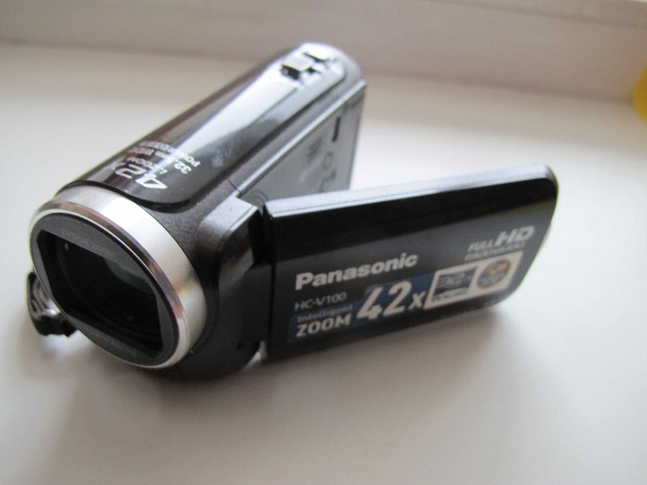 Panasonic V100, Full HD, 42 x opt zoom  стабілізатор