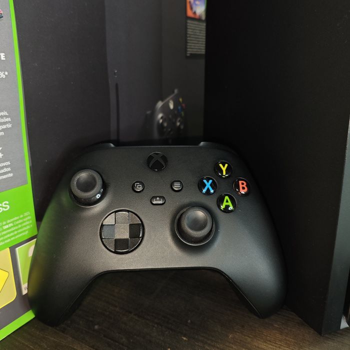 Xbox Series X 1TB – Como Nova + 2 Comandos (Edição Especial Nocturnal
