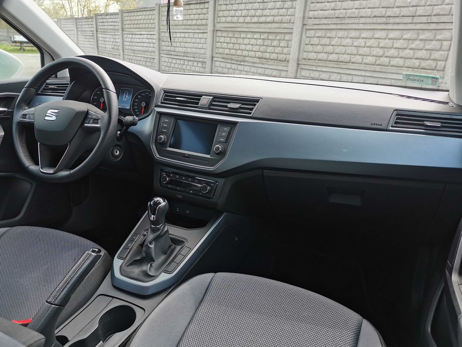 Wynajem samochodu/Wypożyczalnia samochodów Seat Arona benzyna