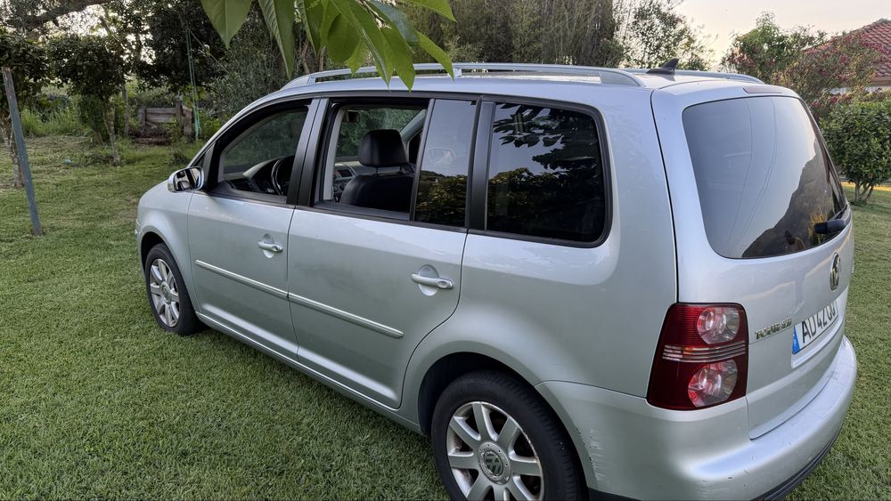 Volkswagen Touran 2.0 TDI / DSG - 2008 5 lugares + 2