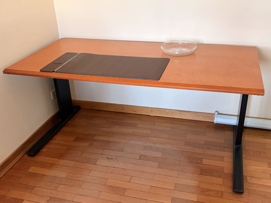 Mesa de Escritório 160x80 em madeira e ferro - robusta e ótimo estado