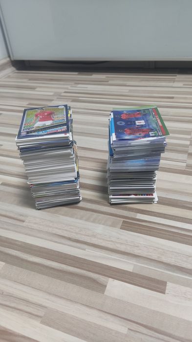 500 kart piłkarskich