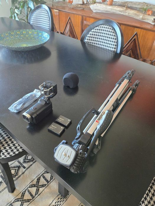 Zoom Q8 camera and stand