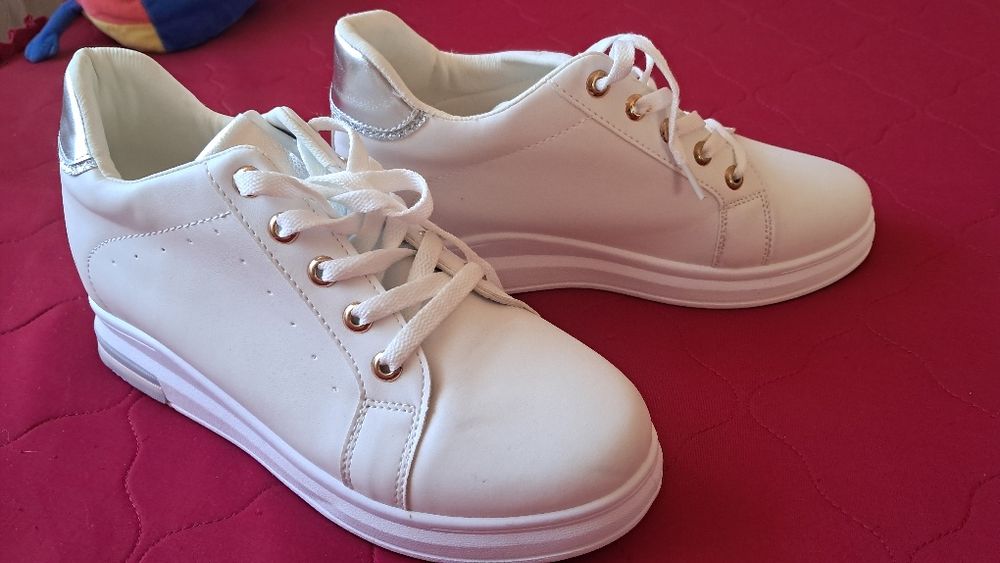 Кросівки на завишеній платформі