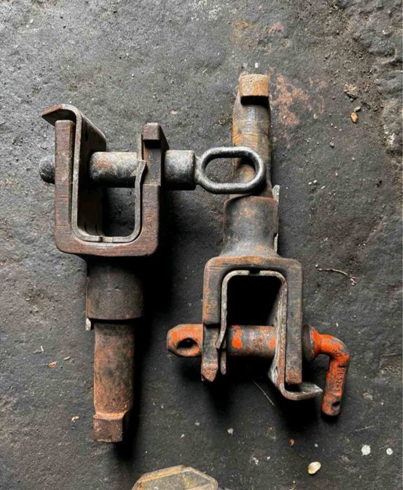 Продам крюк буксировочний ДАФ оригинал в хорошем состоянии