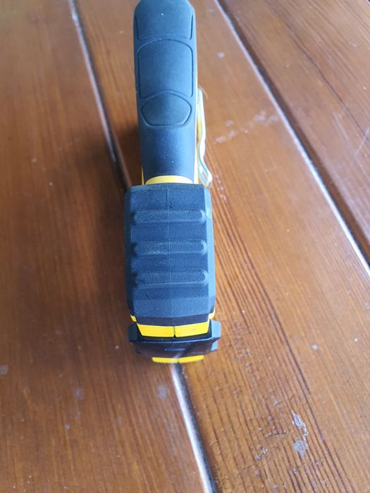 Степлер Dewalt multi-tacker.