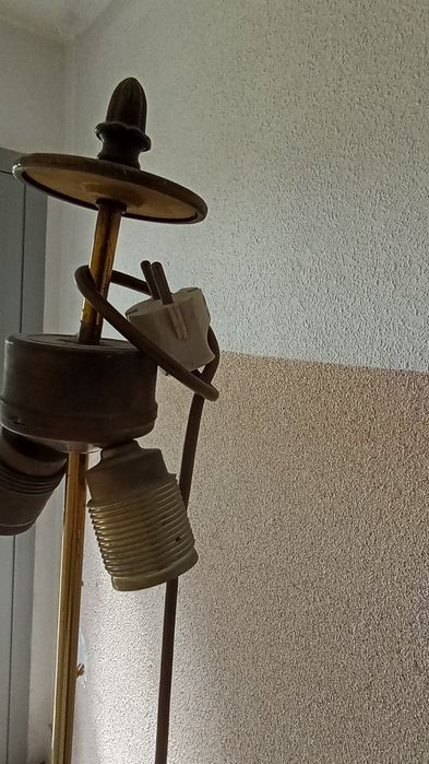 Stara lampa podłogowa