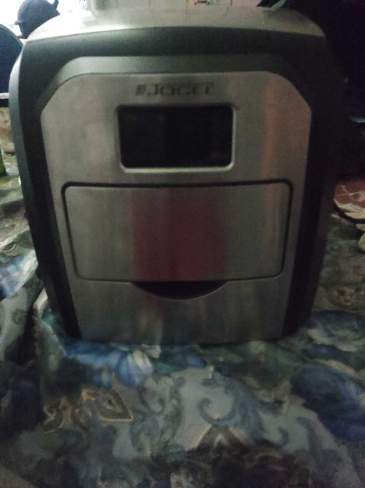 Máquina de gelo jovel