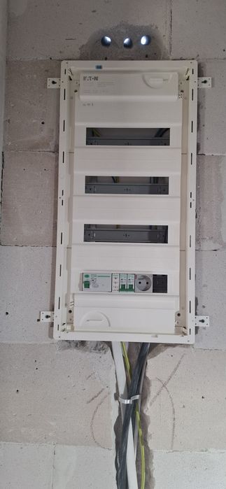 Elektryk / Instalacje Elektryczne