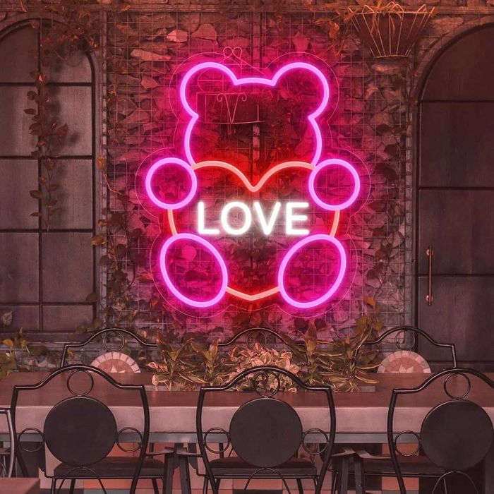 Letreiro Neon Personalizado (O amor merece brilhar)