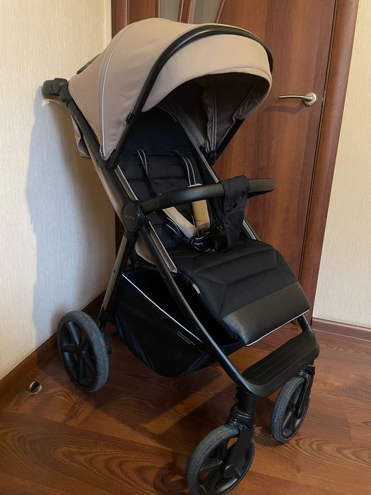 Прогулянкова коляска