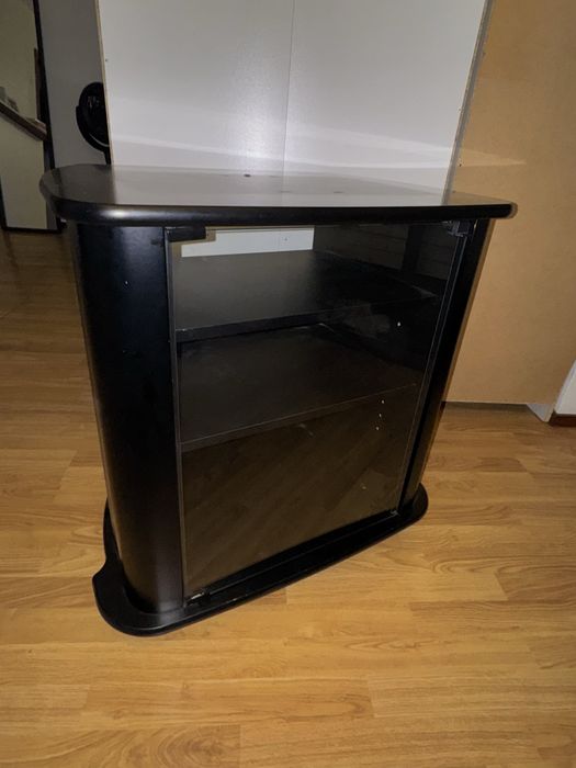 Móvel TV Preto com Porta de Vidro e Prateleiras – Bom Estado