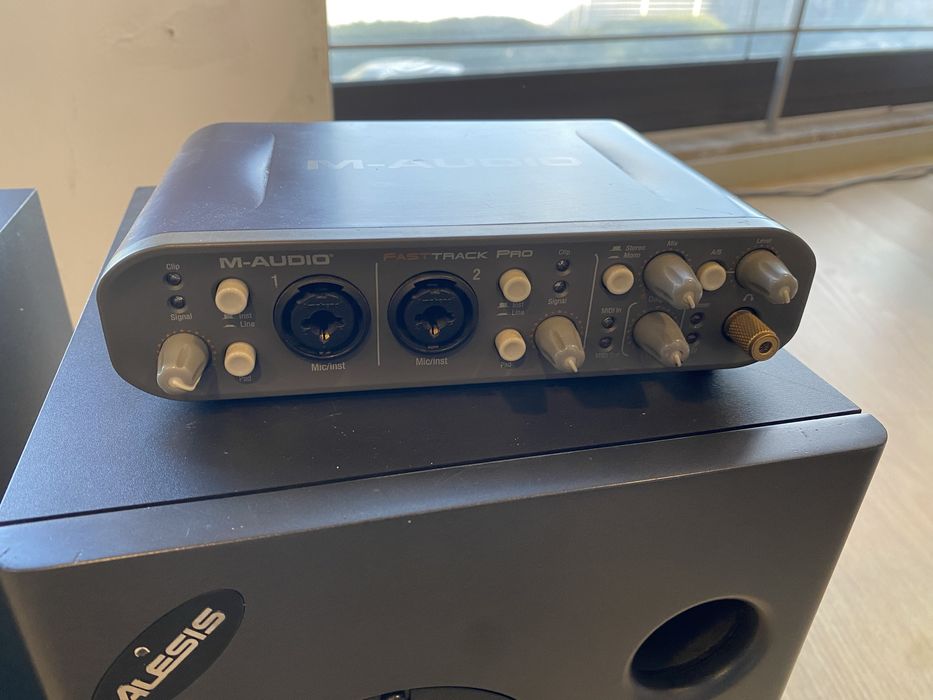 Monitores de estudio Alesis M1 active mk2 + M audio fast track pro