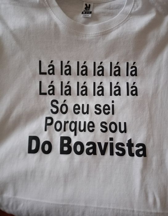 T-shirts personalizadas. Madeiras personalizadas entre outros materiai