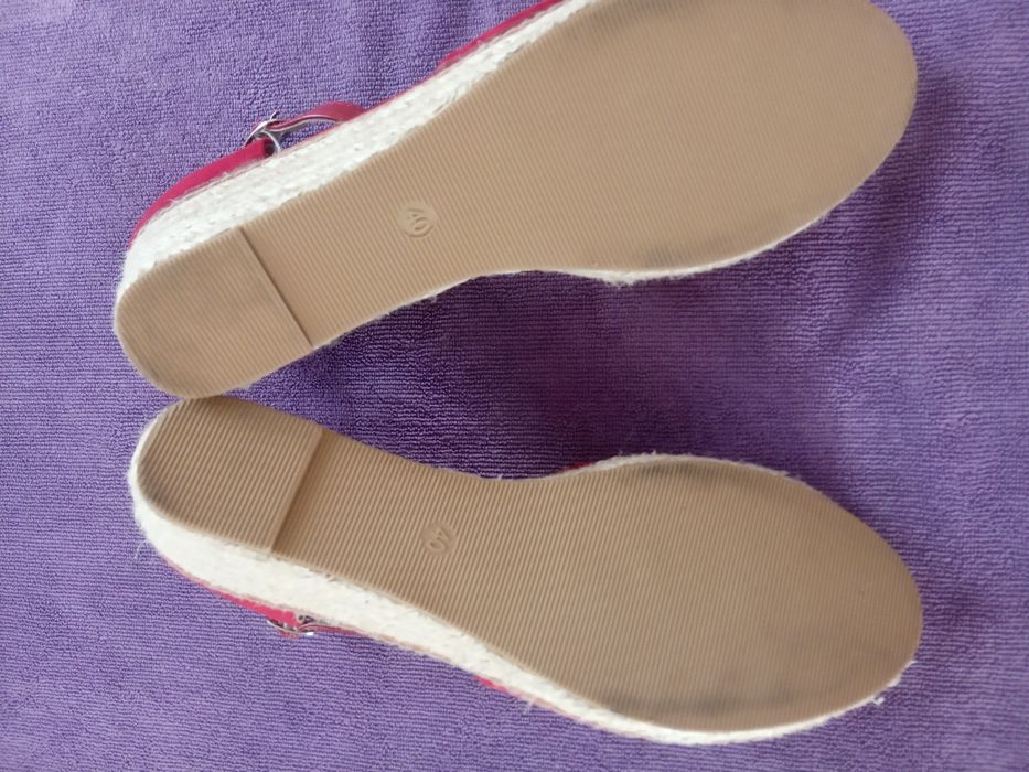 Sandały na koturnie bordowe 40