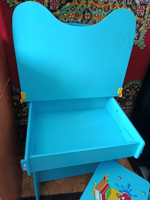 Шкільна парта зі стулом