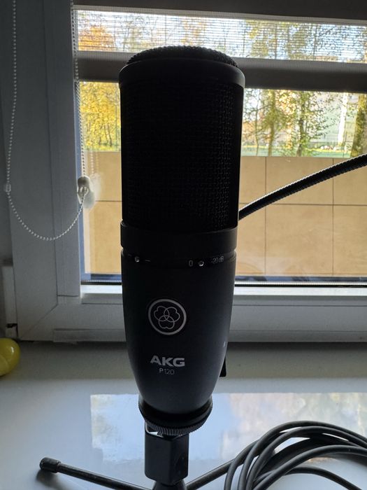 Zestaw mikrofon AKG p120 + behringer umc202hd + tripod z popfiltrem