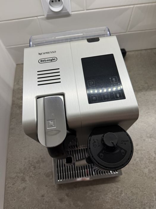 Ekspres DeLonghi nespresso Lattissima Pro EN750.MB