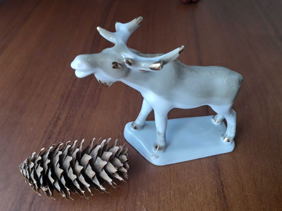 Статуэтка лошадки родом из СССР. Фарфоровая статуэтка Лось из СССР.