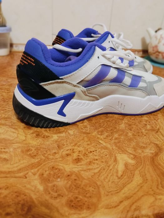 Продам новые кроссовки Adidas, прогадала с размером
