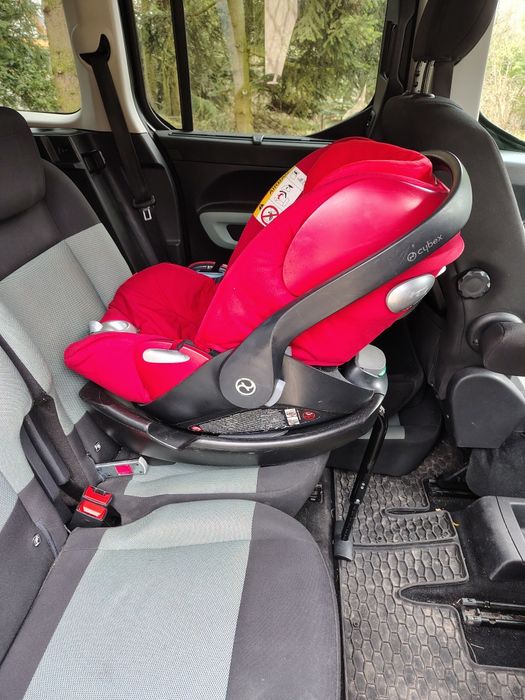 Sprzedam fotelik Cybex Cloud Q wraz z  bazą Isofix