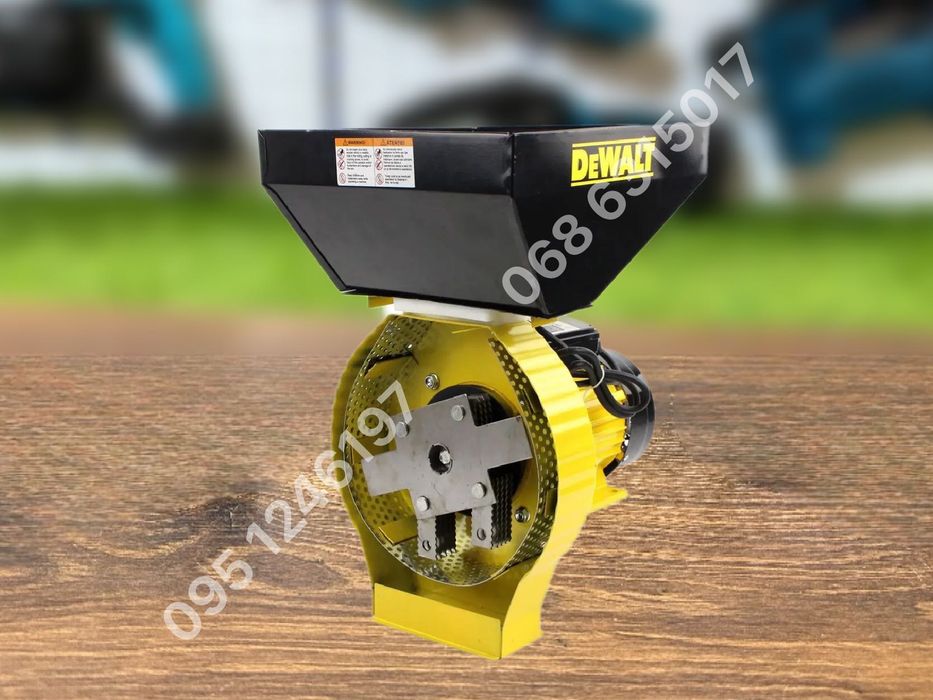 Зернодробилка DeWalt DWS 4200 кормоизмельчитель 300 кг/ч 4,2 кВт