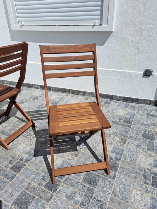 Mesa de madeira para jardim