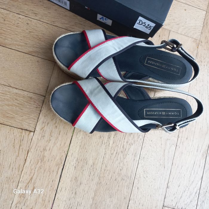 Tommy hilfiger buty 37 sandaly  stan bardzo dobry