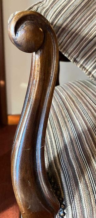 Antyk. Piękny rzeźbiony fotel ludwikowski. Starannie odrestaurowany.