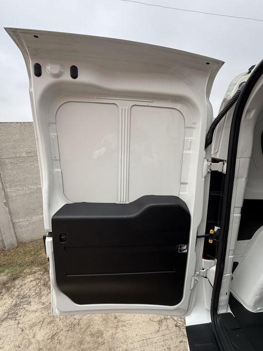 Fiat Doblo 1,6  D 2018  грузовой фургон .