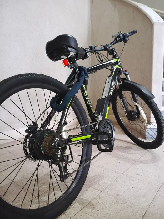 Bicicleta elétrica em excelente estado.