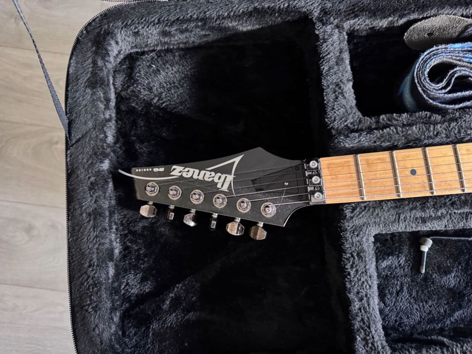 Guitarra Ibanez nova com caixa
