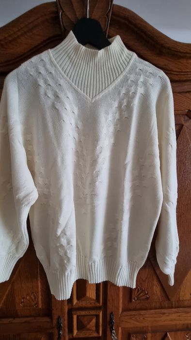 Sweter damski kremowy