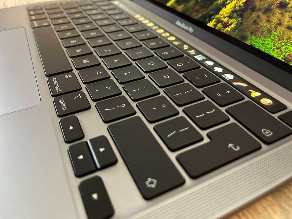 MacBook Pro M2 13" | 16GB RAM | 512GB SSD | Idealny + Hub USB-C Epico