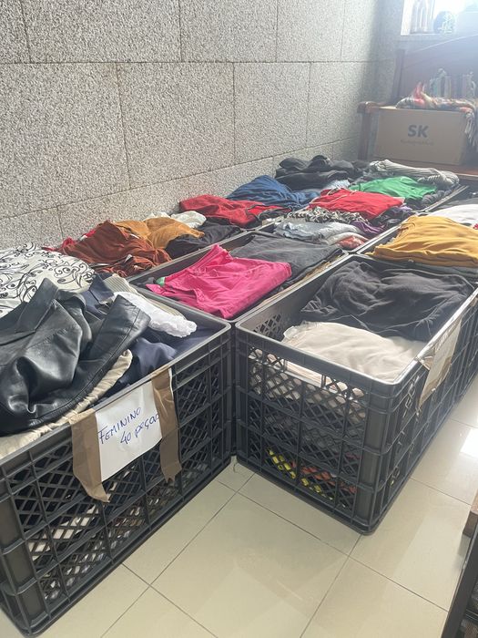 600 peças de roupa masculino e feminino