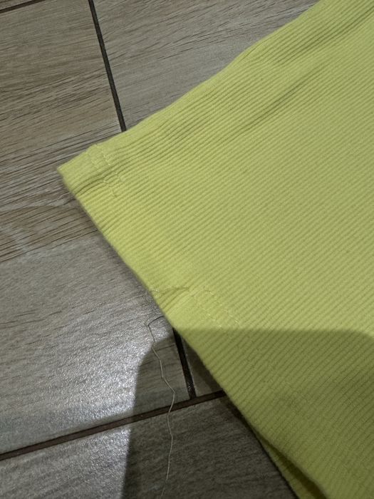 Майка лимонного кольору