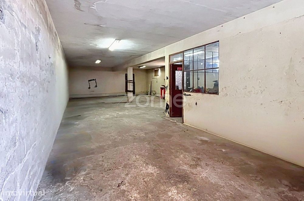 Armazém multifuncional com escritório em S. João do Campo